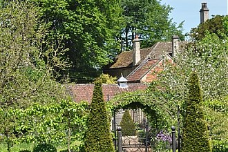 holt-courts_garden_05.jpg