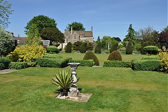 holt-courts_garden_17.jpg